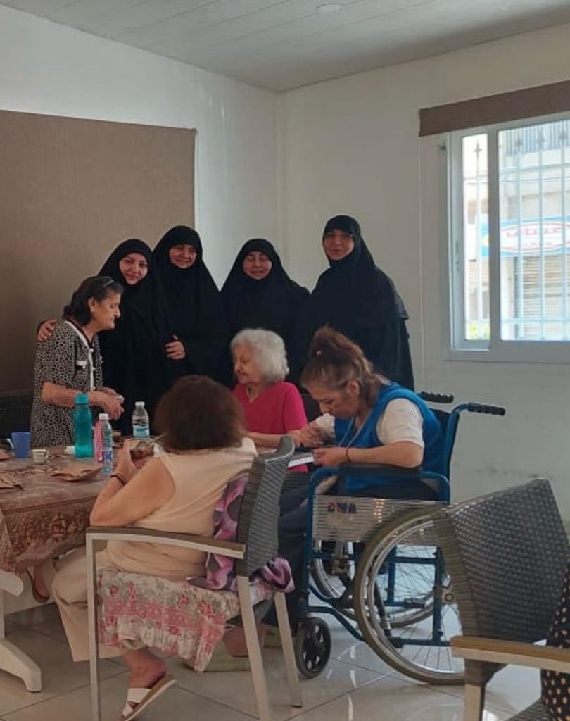 وفد من الهيئات النسائية لحزب الله أحيا يوم الأسرة بزيارة دار المسنين في عبرا
