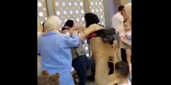 بالفيديو: إشكال بين أمهات في مدرسة بالشمال