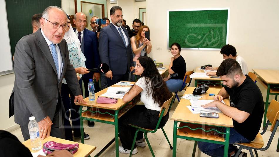فضيحة جديدة بالامتحانات: ثانوية في صيدا “تبيع” طلبات الترشيح