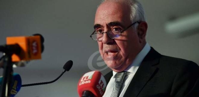 نقيب المحررين : نرفض البدعة التي أتحفنا بها متعهد حفلة الفنان عمرو دياب