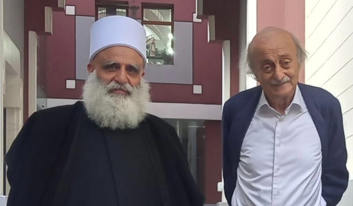 شيخ العقل في كليمنصو … هذا ما بحثه مع جنبلاط
