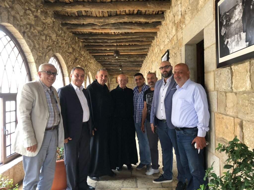 وفد من حركة أمل يزور دير مار شربل في عنايا ويلتقي رعيته