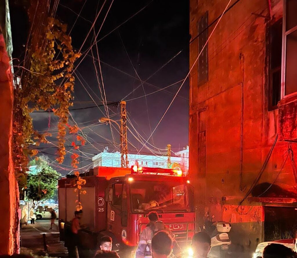 حريقٌ داخل غرفة للكهرباء في طريق الجديدة
