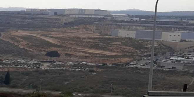 جسم غريب في سماء فلسطين المحتلة.(فيديو)