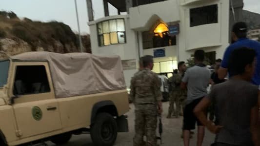 بعد اقتحام مخفر وادي خالد… إعادة الموقوفين الفارّين