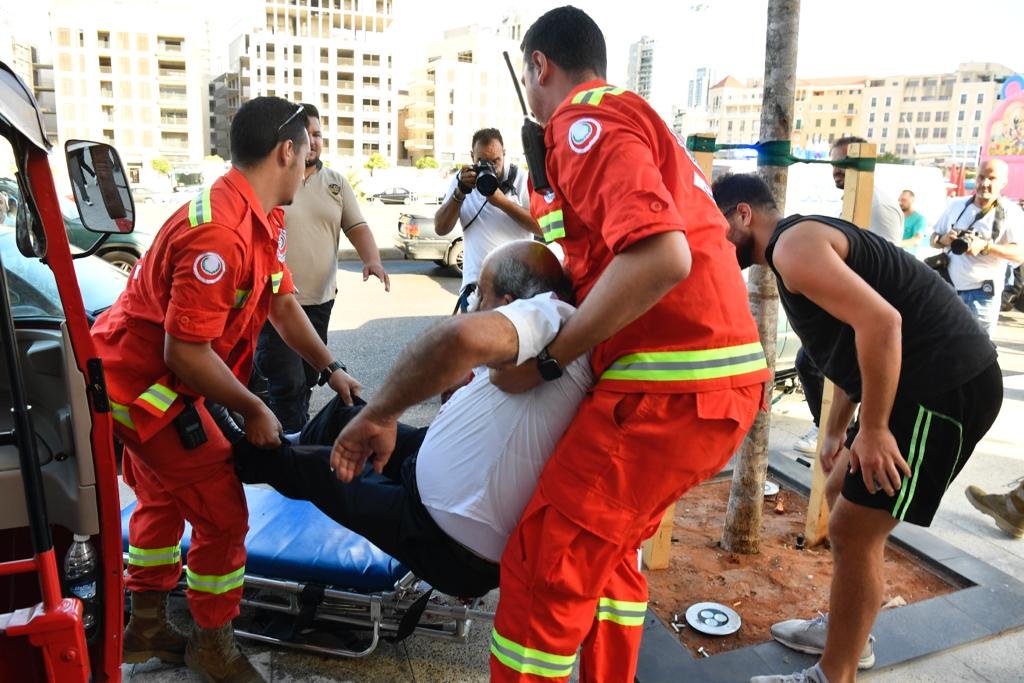 مواجهات بيروت بين مشاركين بـ “مسيرة الحريات” وشبان حاولوا منعهم من التقدم