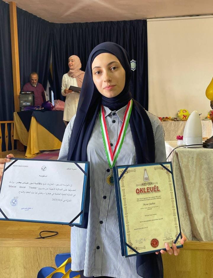الطالبة نور جعفر تنال الميدالية الذهبية في مسابقة علمية اقيمت في هنغاريا