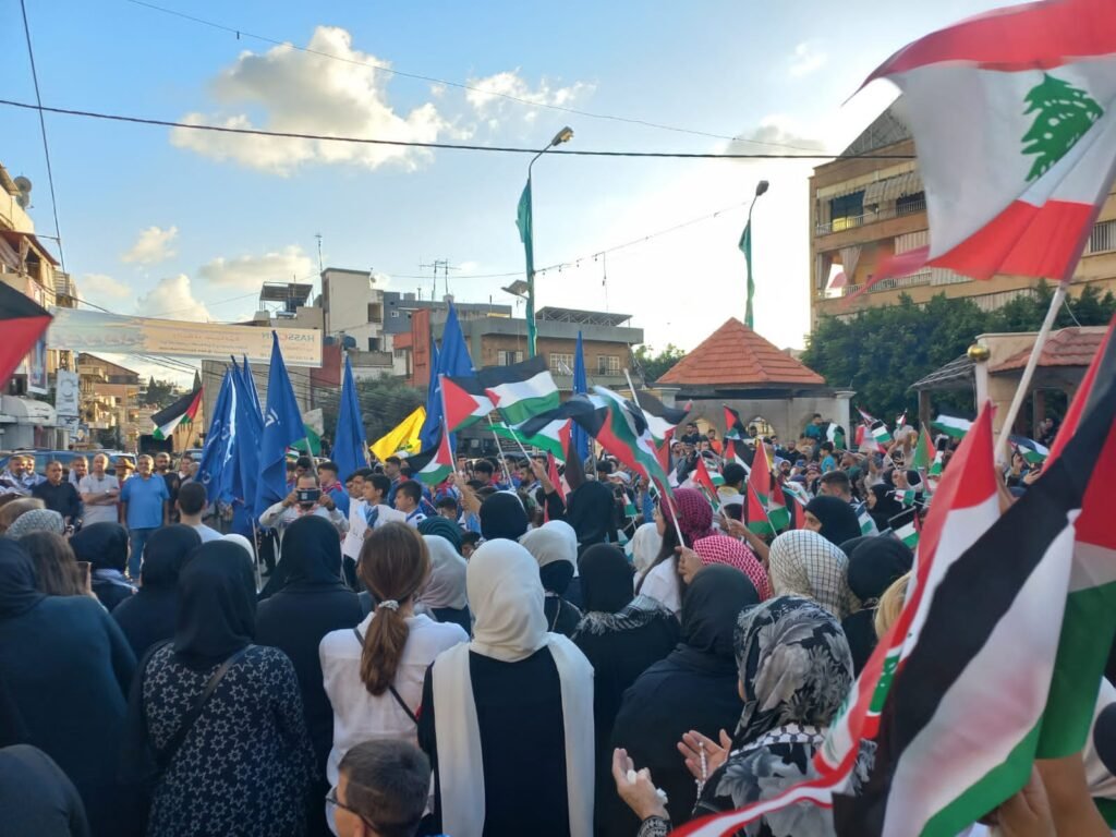 بالفيديو : وقفة تضامنية مع غزة في بلدة الغازية – جنوب لبنان