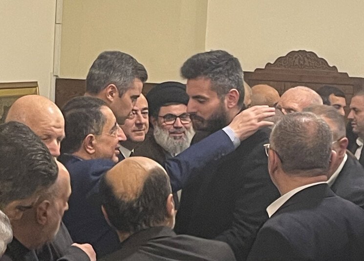 النائب المر يقدم “واجب العزاء للحج محمد رعد”…