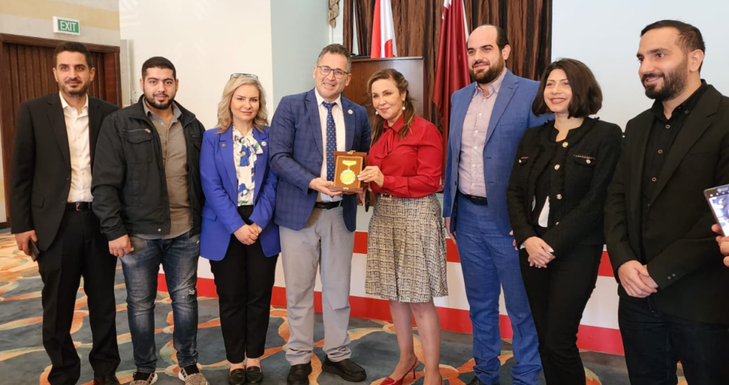 نقابة تكنولوجيا التربية في لبنان تمنح السفيرة فرح بري وسام الابتكار