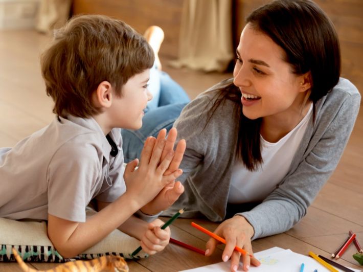 كيف تربين “صبيًّا” تدعو بنات النّاس لكِ على تربيتك له؟