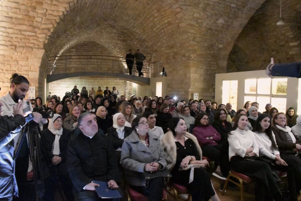” تجربة خطرة “تجمع الكاتب والمتحدث الدكتور خالد غطاس مع محبيه في متحف عودة للصابون