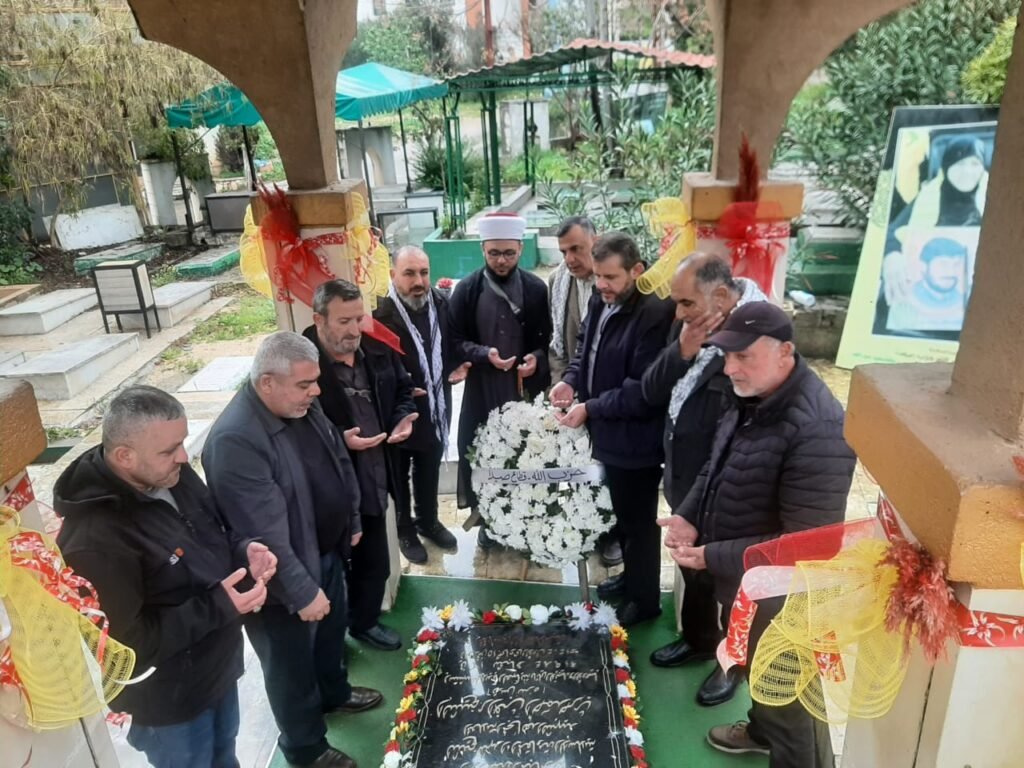 وفد من قطاع صيدا في حزب الله زار ضريح الشهيد الشيخ راغب حرب في جبشيت