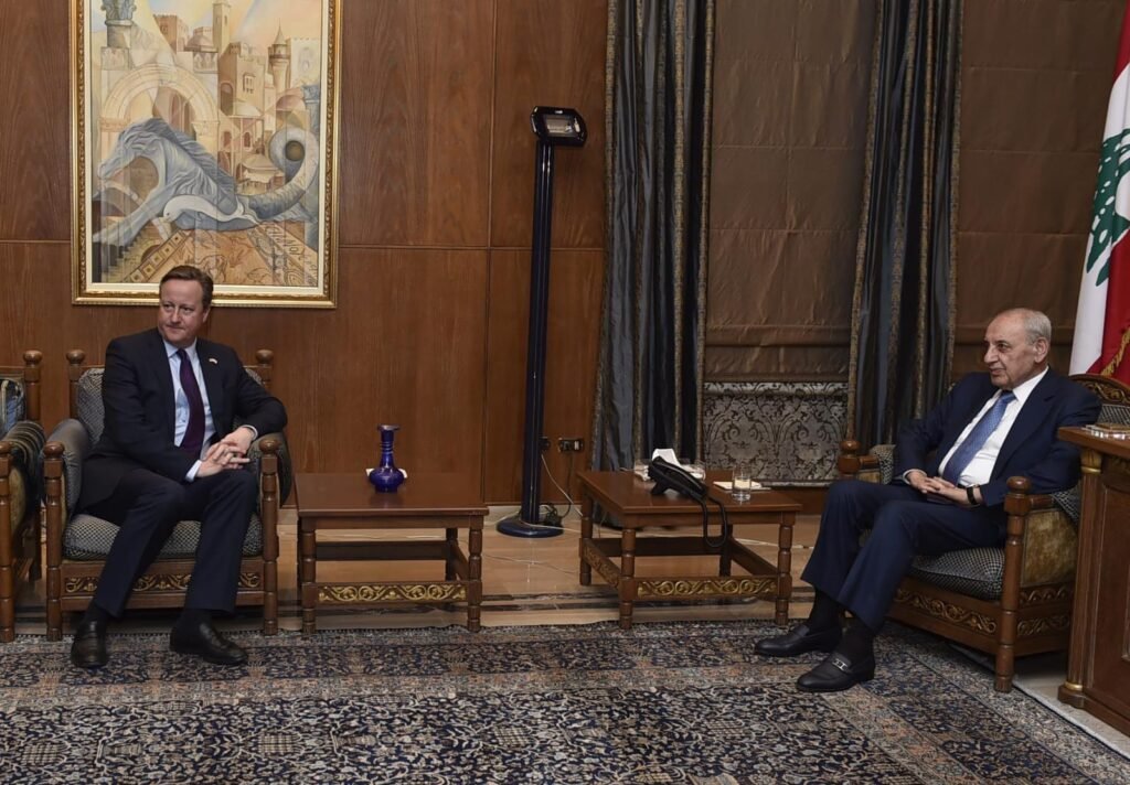 الرئيس بري يلتقي كاميرون : لبنان مُتمسّك بالـ1701 وينتظر تطبيقه كاملاً