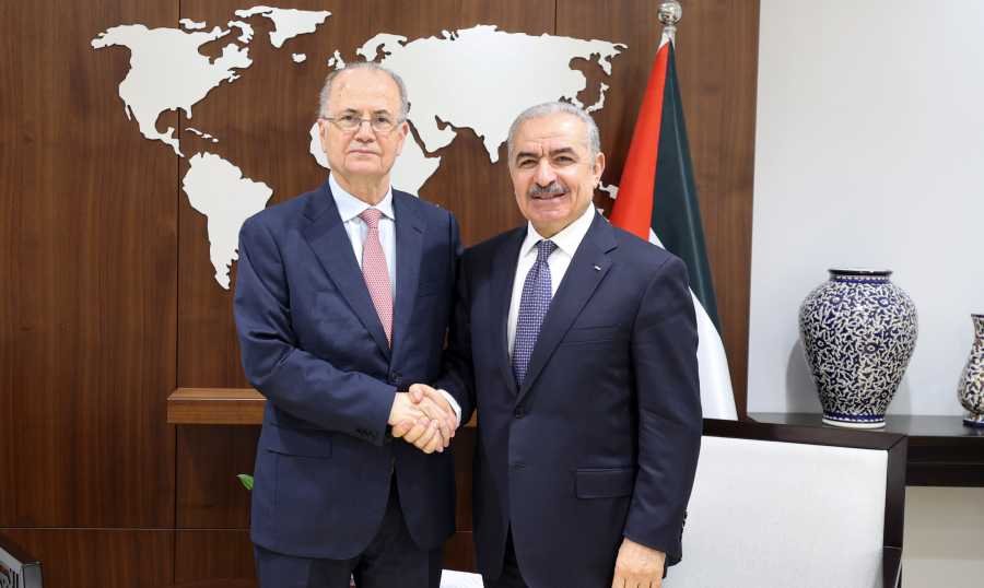 مصطفى يتسلم مهامه رئيسا للوزراء من اشتية