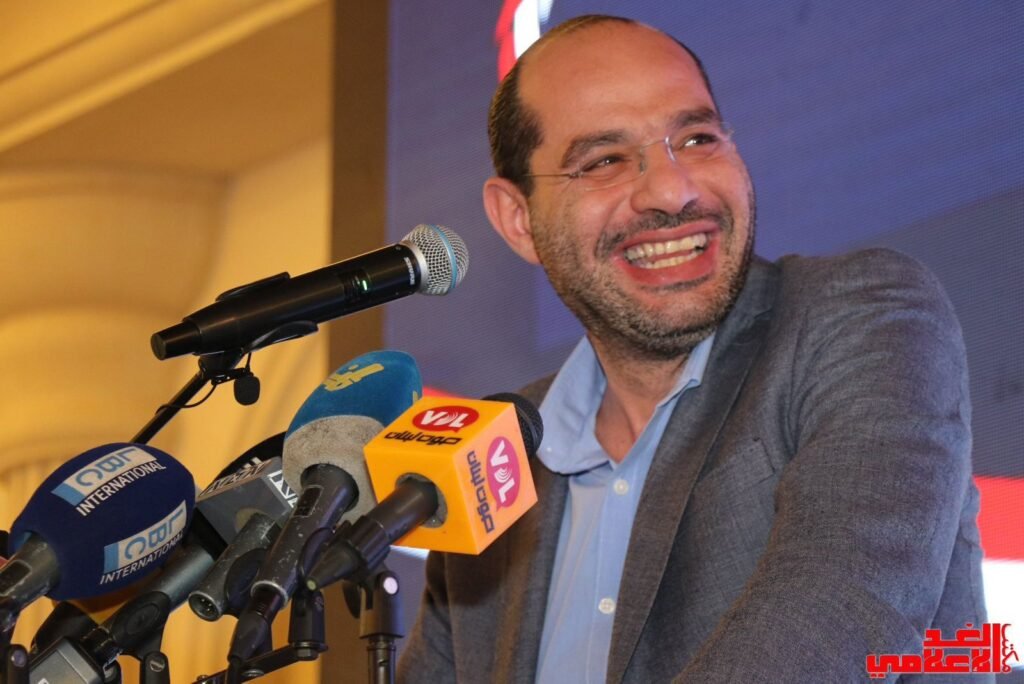 حسن مراد يدعم كلام وهاب عن وزير الداخلية: نايم ورجليه بالشمس
