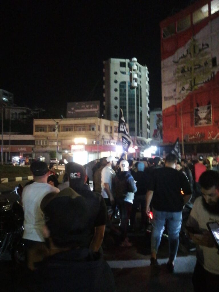 بدء التجمع في ساحة النور لمطالبة الاجهزة الأمنية بالقاء القبض على شادن فقيه