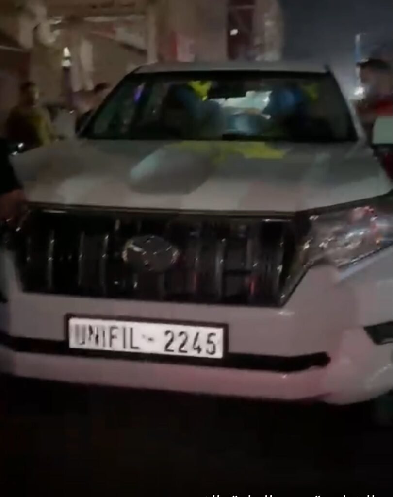 فيديو | سيارة تابعة لليونيفيل تدخل إلى برج البراجنة ويتم توقيفها
