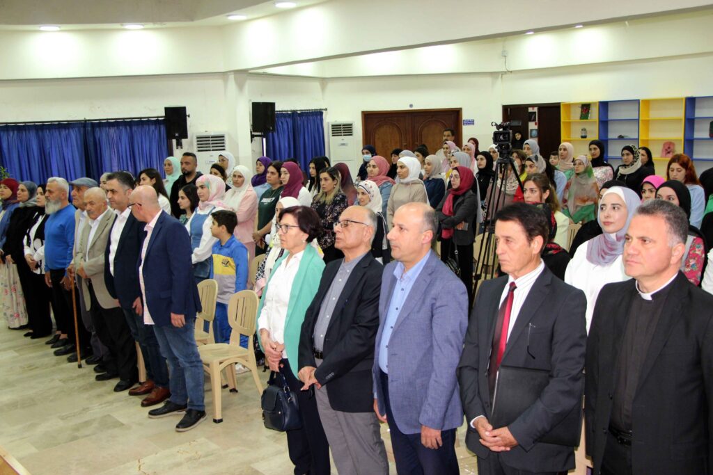 “ثانوية السفير – الغازية ” افتتحت معرض الكتاب بتكريم ذكرى الشاعر جوزف حرب