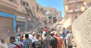 انهيار عقار سكني في القاهرة والبحث جار عن ضحايا
