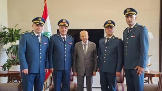 بطاقة معايدة من “القائد” إلى عون