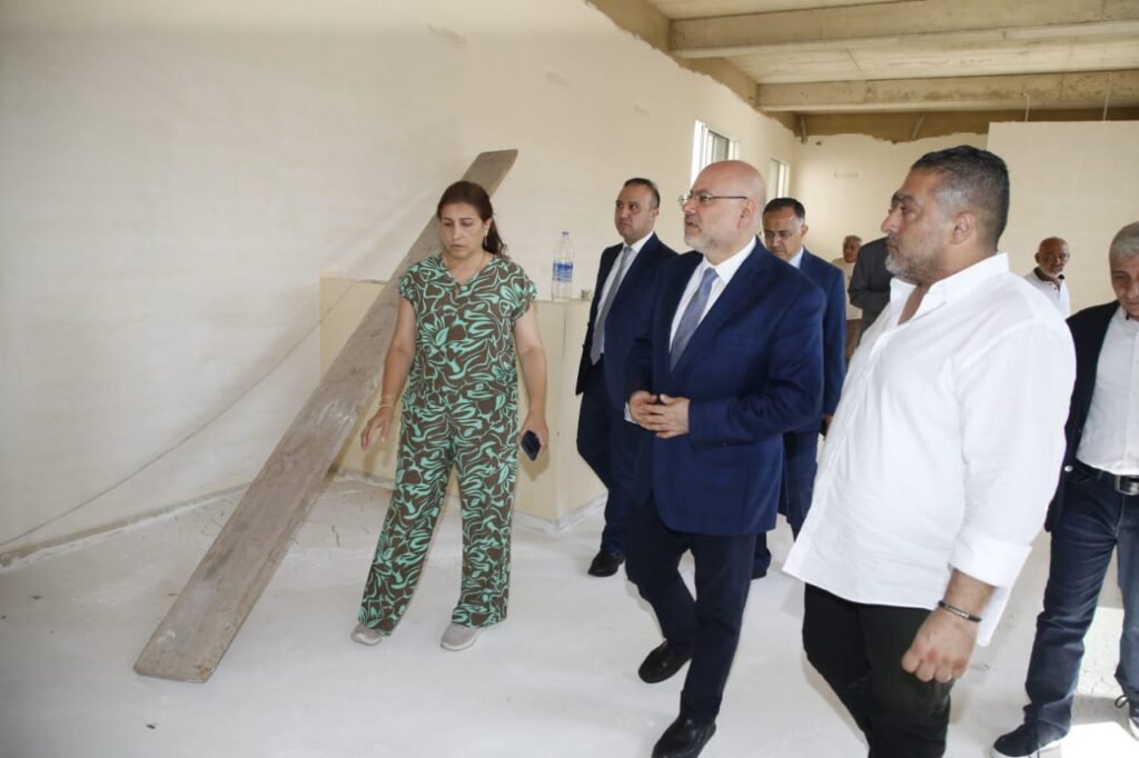 الأبيض اختتم جولته في المنية الضنية وتابع الموضوع الوبائي : “المياه نظيفة ولكننا نفحص المزيد من العينات”