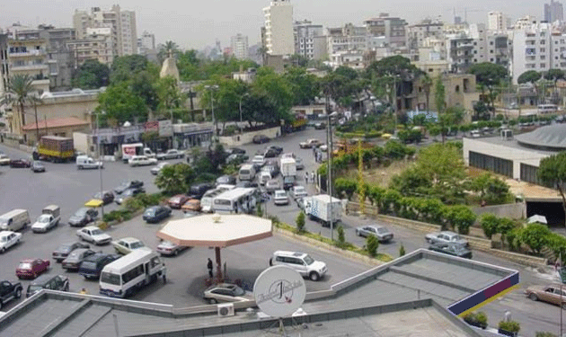 في الدكوانة.. سوريون يقومون بـ تصوير المباني التي لجأ ٳليها النازحون