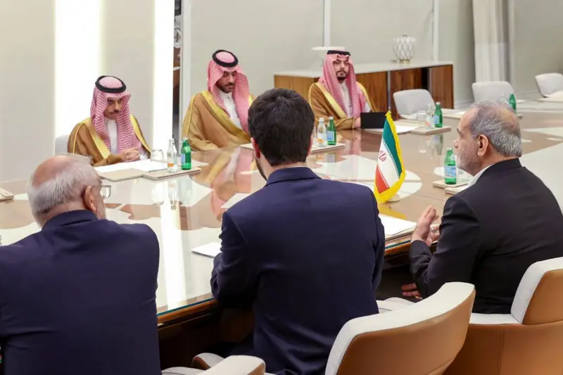 BBC :بين “ابتهاج” و”خشية”، كيف تنظر الدول الخليجية للتصعيد بين إيران وإسرائيل؟