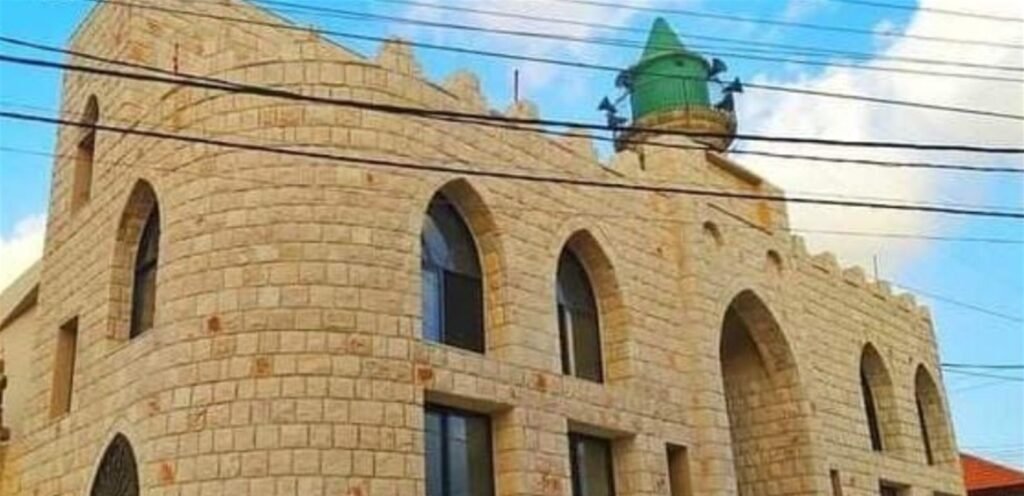 دُمر بـ الكامل.. شاهدوا كيف أصبح مسجد الساحة في طيردبا بعد تعرضه لـ غارة اسرائيلية