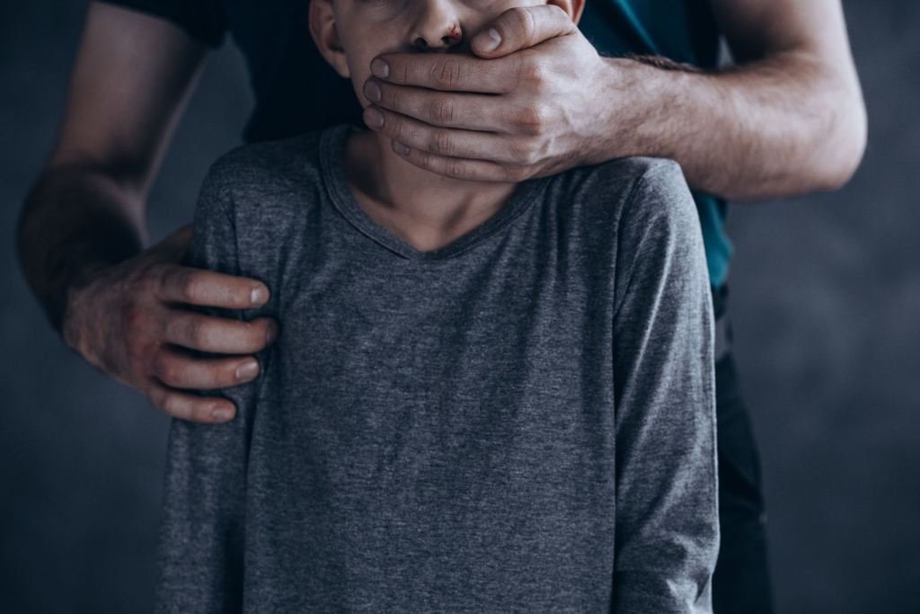 بالصّورة | بعد أيام من خطفه في طرابلس.. تحرير ٳبن الـ16 عاماً