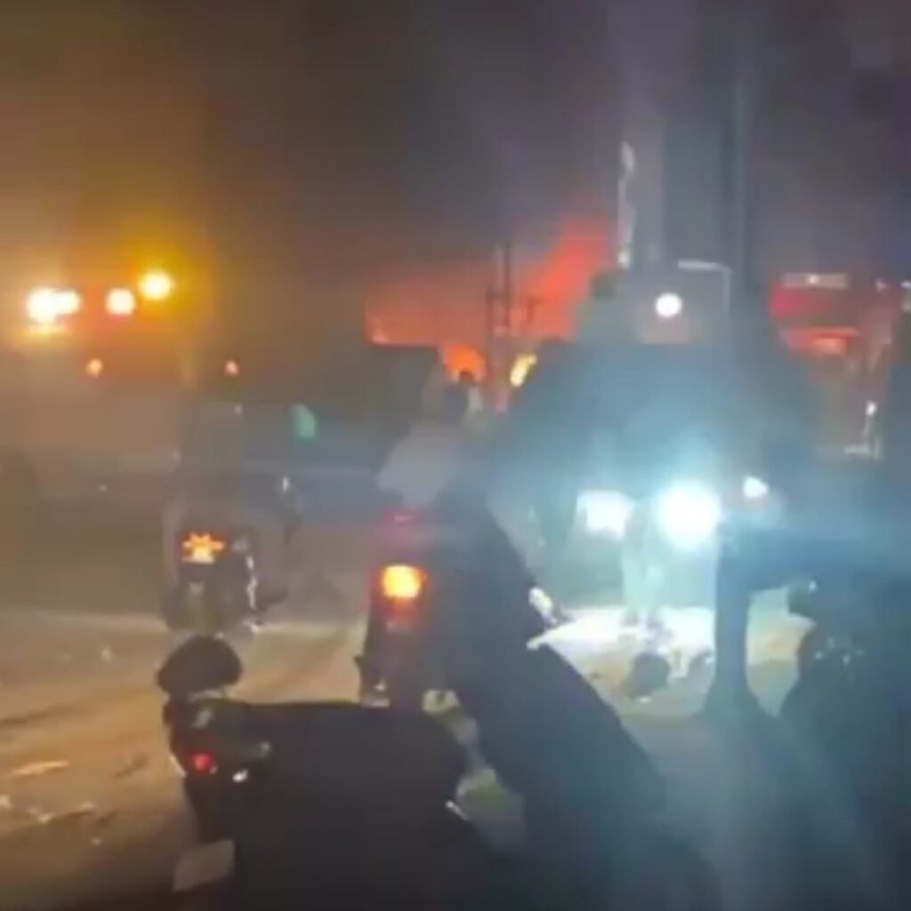بالفيديو : غارة على محيط موقف مستشفى الشيخ راغب حرب في تول