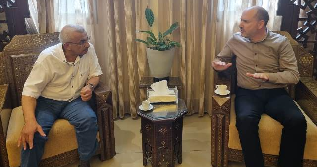 سعد عرض مع محافظ الجنوب لمستجدات الاوضاع وسبل مواكبة احتياجات النازحين جنوبأ