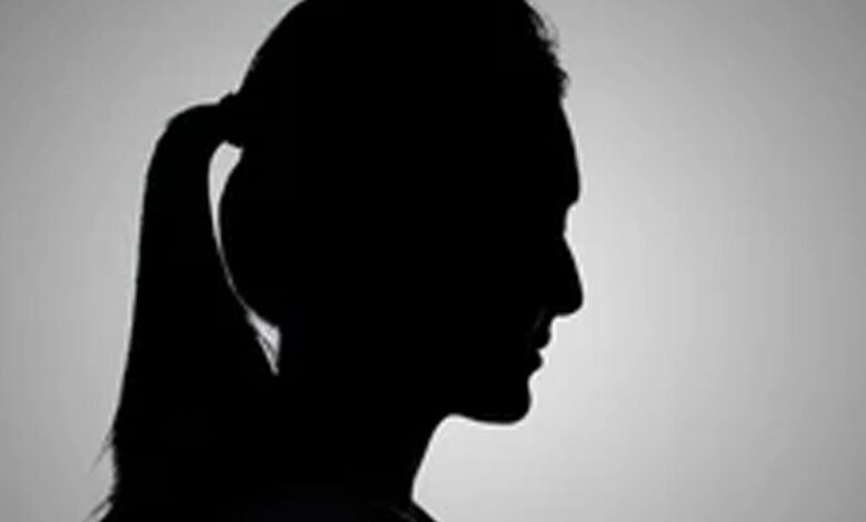بالصّورة ـ “تتعامل مع إسرائيل”.. توقيف ”ناشطة“ بـ بيروت