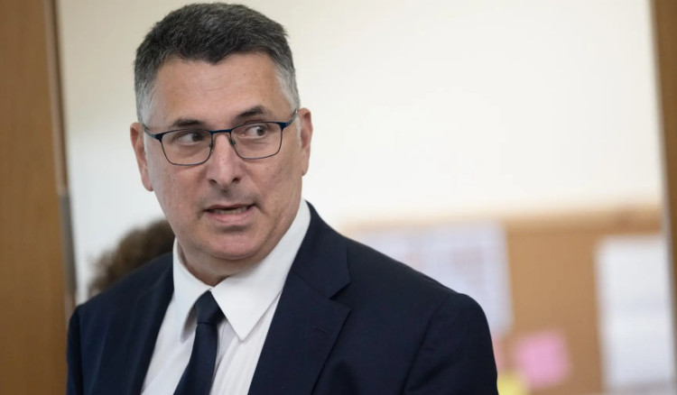 وزير خارجية العدو يتوجه بشكل “عاجل” الى أمستردام بعد الهجوم على مشجعين