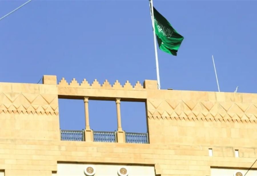 سيارة دون لوحات تٌشعل فتيل إشكال أمام السفارة السعودية في بيروت!