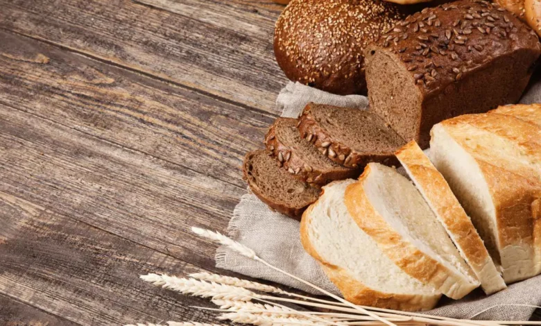 الخبز الأبيض مقابل الخبز الأسمر: أيهما أفضل لـ صحتك؟