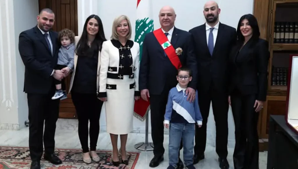 الصور العائلية الأولى للرئيس جوزف عون.. قلادة وأوشحة وضحكة من القلب!