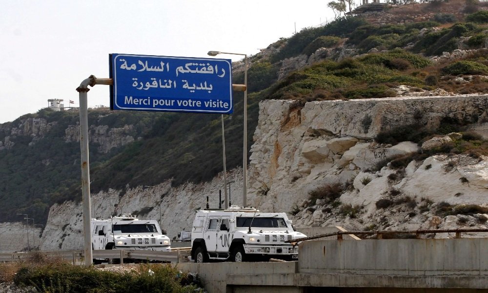 بعد تصويرهم.. سحب جرافة معادية من محيط مركز لـ”الجيش“!