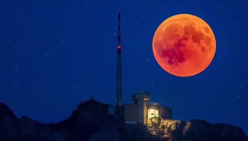 “القمر الدموي”.. ظاهرة فلكية نادرة في رمضان 2025!