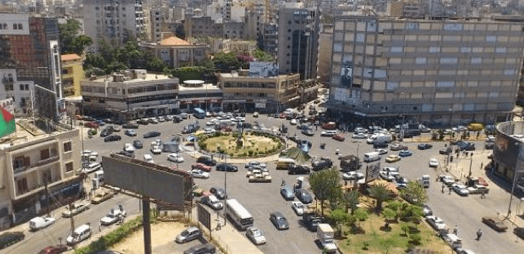 بعد طرده من العمل.. هذا ما فعله أحد الٲشخاص في طرابلس!
