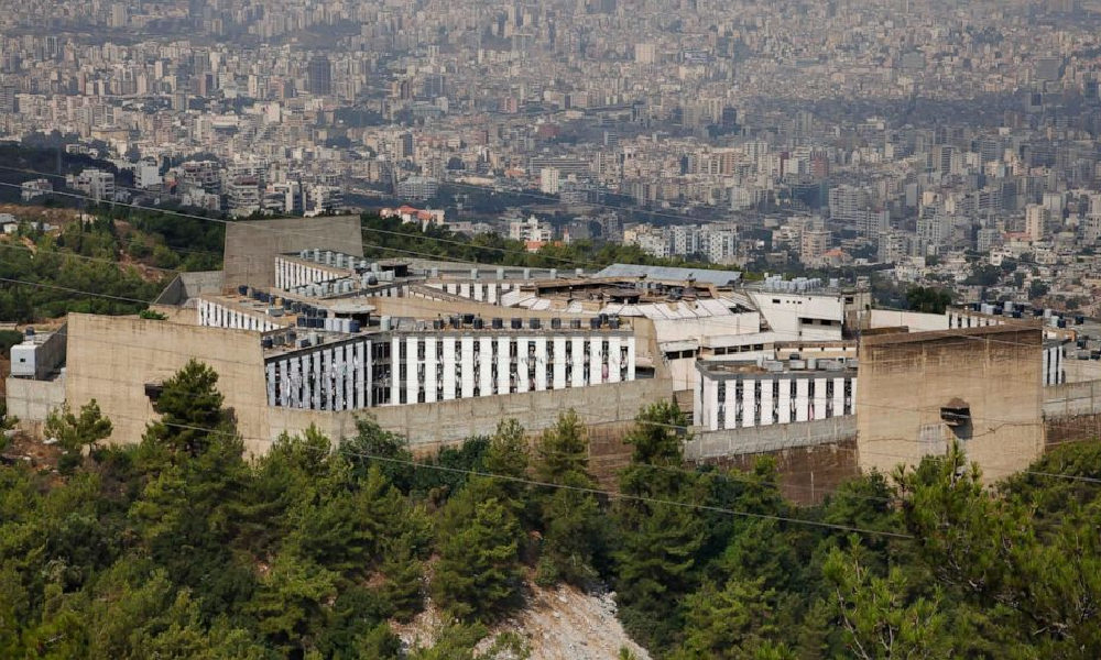في ”لبنان“: 100 سجين سوري يضربون عن الطعام!