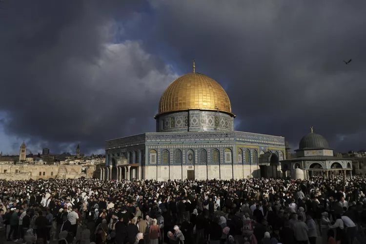 عيد الفطر بين الحسابات الفلكية والرؤية الشرعية… خلاف متجدد يُفرّق المسلمين
