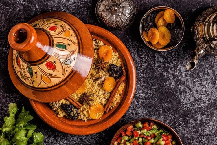 الطاجن المغربي بالدجاج والفواكه المجففة!