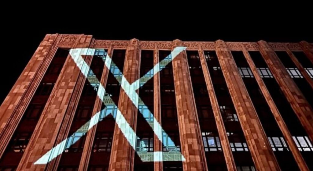 عطل مفاجئ يصيب منصة “X”