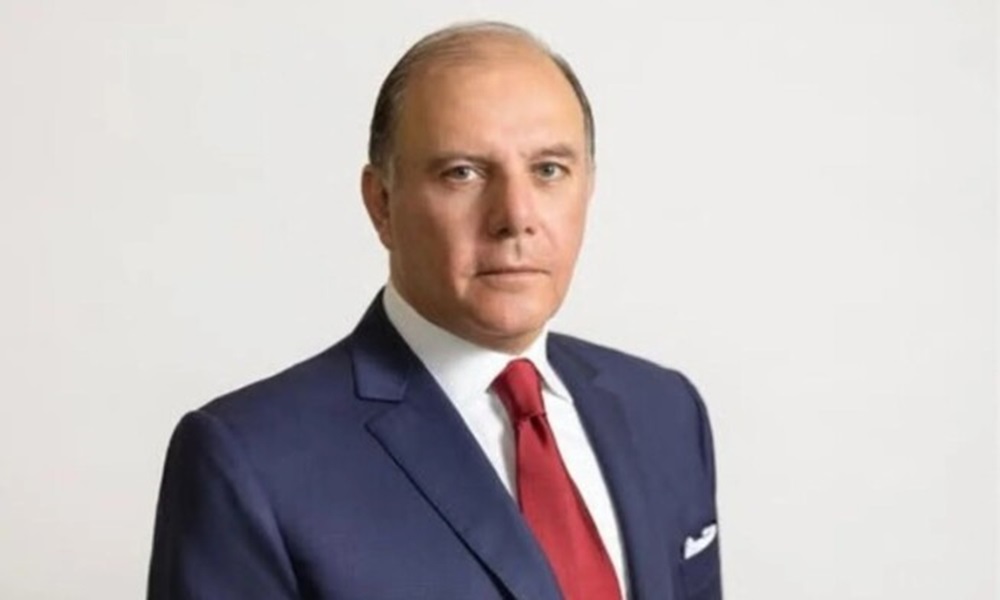 مقال لـ ” حاكم مصرف لبنان” يدعو فيه إلى نزع سلاح الجيش والحزب معا