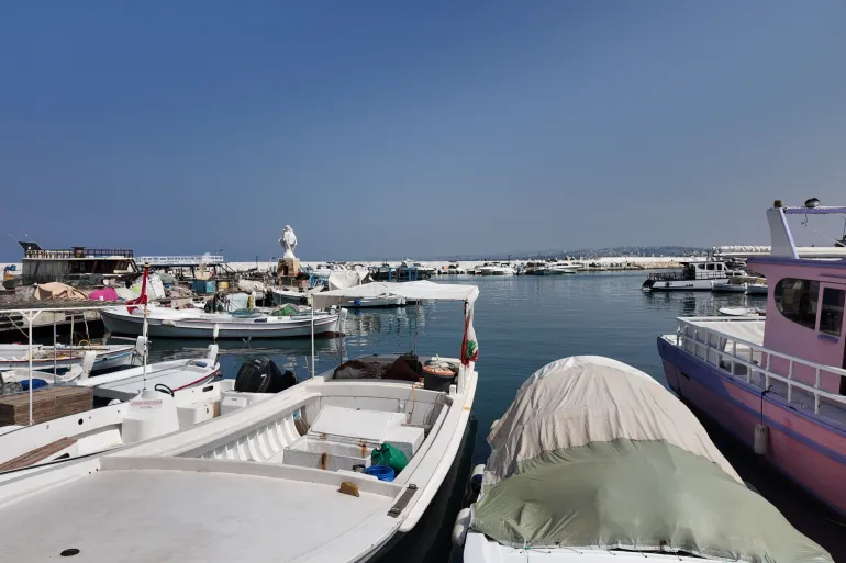 صيادو مدينة صُور .. معاناة بسبب الحرب وما بعدها