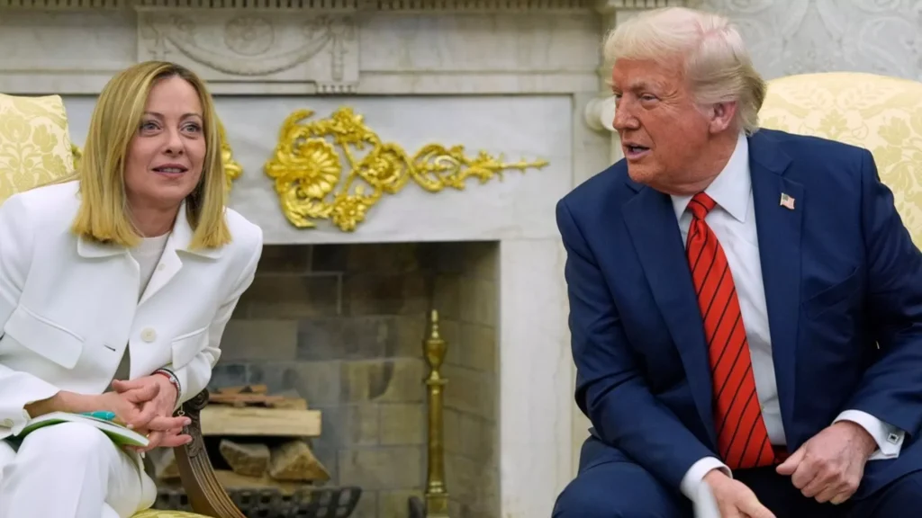 “أعتذر على ارتباكي”… مترجمة إيطالية تخطف الأنظار من قلب البيت الأبيض!