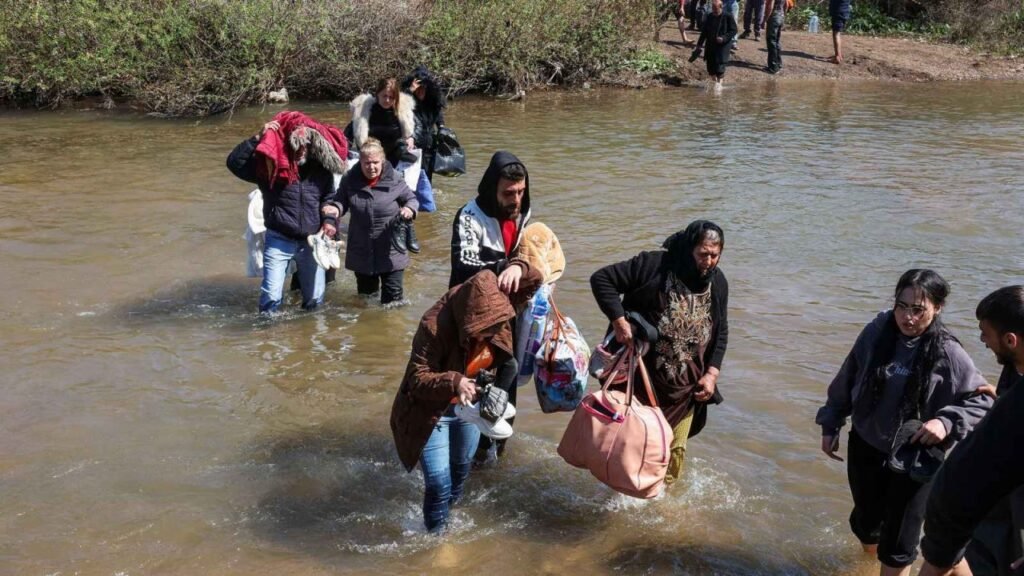 كم بلغ عدد النازحين السوريين من الساحل إلى شمال لبنان؟
