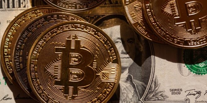 “البيتكوين” يقفز مع تراجع ”الدولار“!