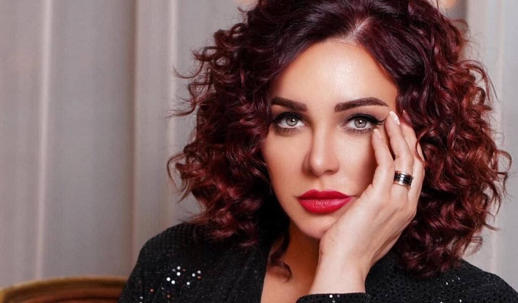 سُلاف فواخرجي تعترف: “عملناها عالضيق وما عزمنا حدا”.. هل تزوجت من بشار الأسد؟
